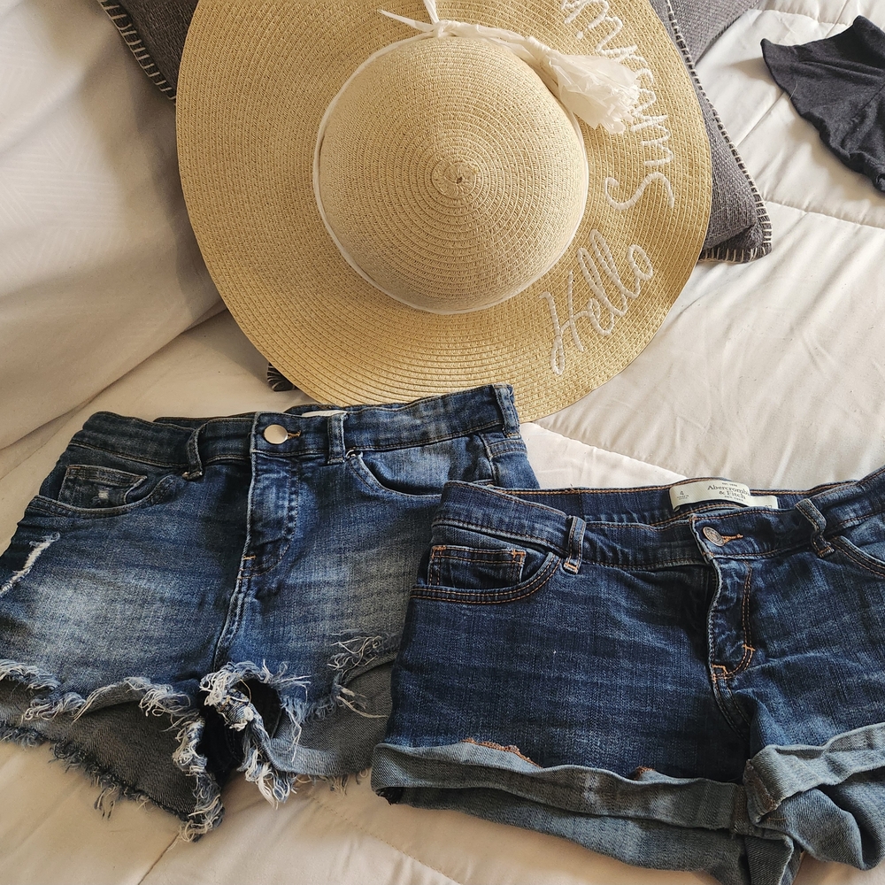 Abercrombie  ,H&M. Jean Shorts  SZ (4)  BUNDLE (2) Hat Not Included!